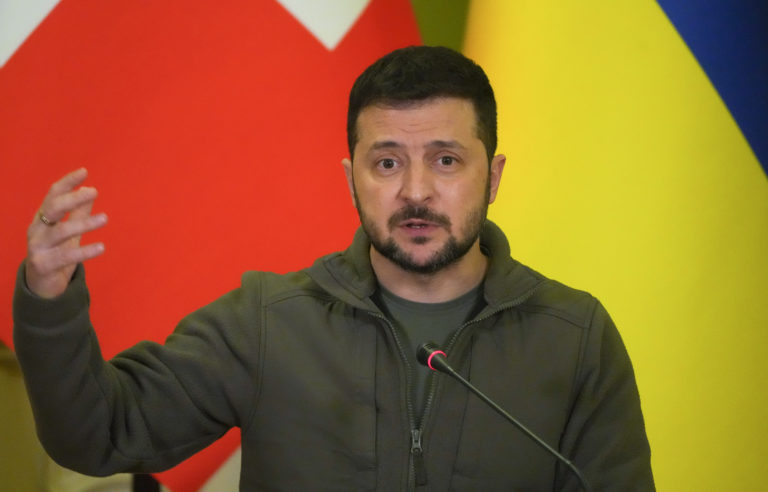 Ζελένσκι για την πρόταση εκεχειρίας της Ρωσίας: Ο πόλεμος θα τελειώσει μόνο όταν αποχωρήσουν οι στρατιώτες σας ή τους εκδιώξουμε