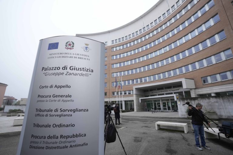Αποκαλύψεις Παντσέρι για χρηματισμό Ταραμπέλα – Έπαιρνε τα λεφτά σε χάρτινες σακούλες, λέει η Soir