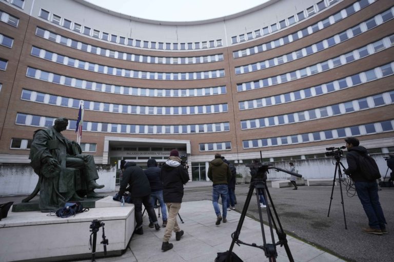 Qatargate: Ολοταχώς για άρση ασυλίας των Ταραμπέλα – Κοτσολίνο – «’Αμεσα» αίτημα αποφυλάκισης της Ε. Καϊλή