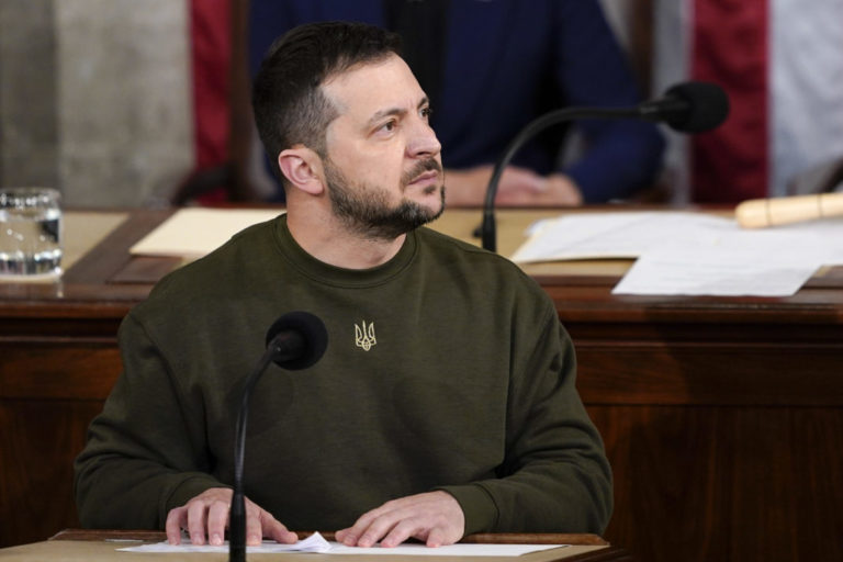 Ουκρανία: Έληξε η 36ωρη εκεχειρία – Ο Ζελένσκι κατηγορεί τη Μόσχα ότι δεν την τήρησε