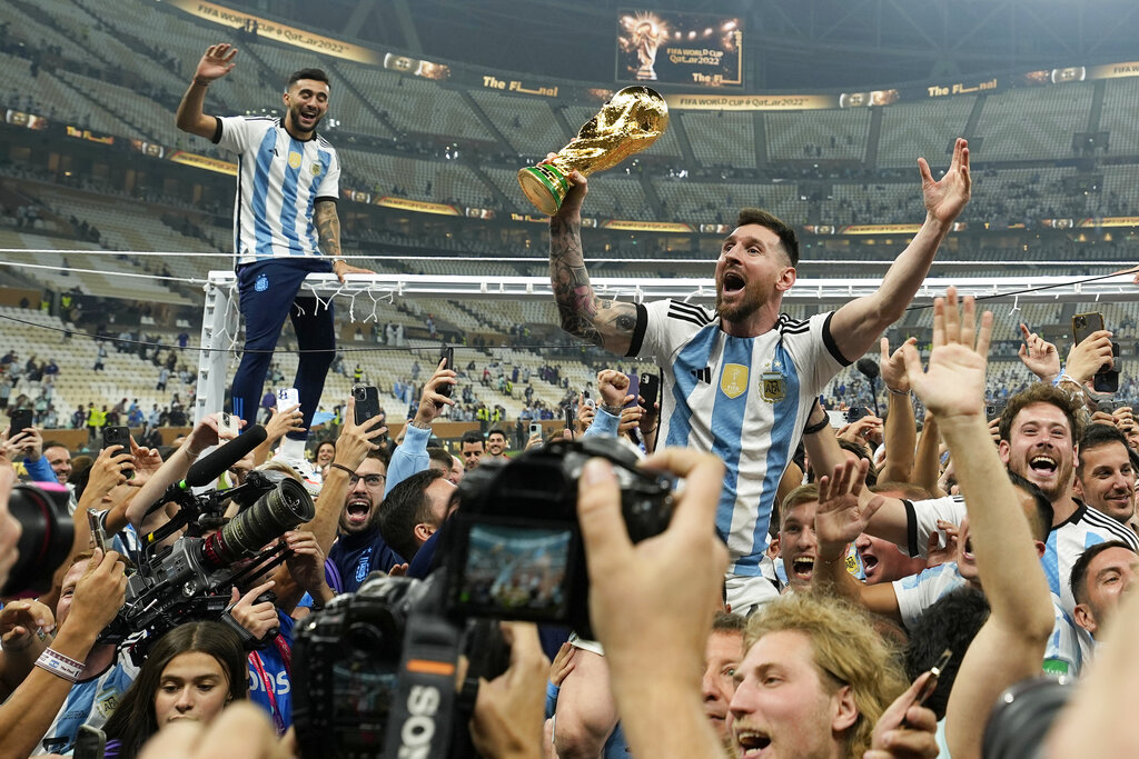 Δεν σηκώνει το αληθινό Παγκόσμιο κύπελλο ο Μέσι στην δημοφιλέστερη φωτογραφία του Instagram