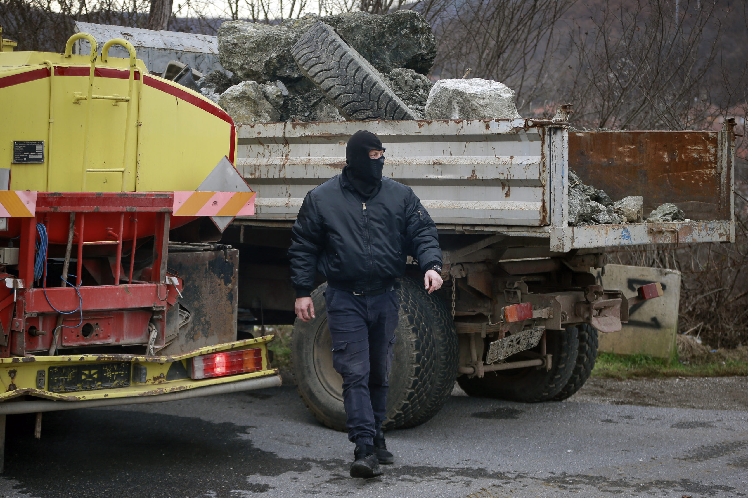 Κοσοβάρος στρατιώτης συνελήφθη αφού πυροβόλησε και τραυμάτισε δύο Σέρβους στο χωριό Στέρπτσε