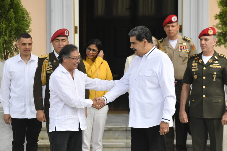 Βενεζουέλα: Αιφνιδιαστική επίσκεψη του προέδρου της Κολομβίας στο Καράκας