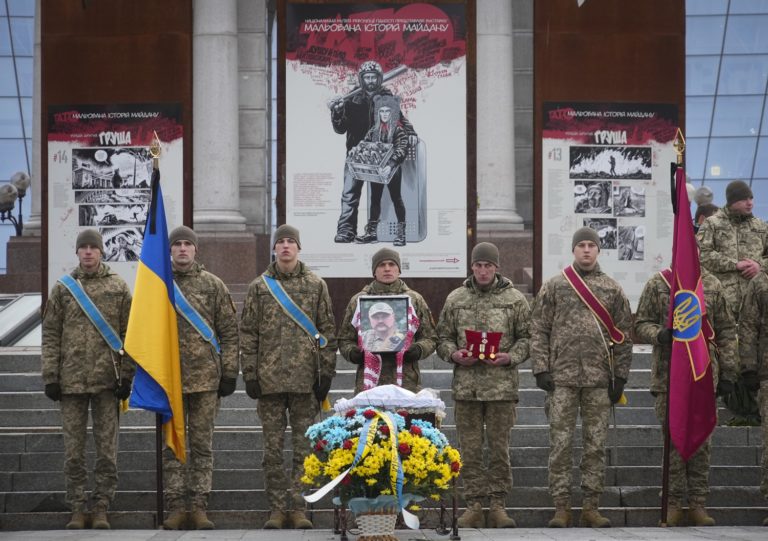 Ένθετο Κόσμος: Πόλεμος στην Ουκρανία – Η μισθοφορική ομάδα Wagner υποστηρίζει ότι κατέλαβε το Σολεντάρ, στα ανατολικά