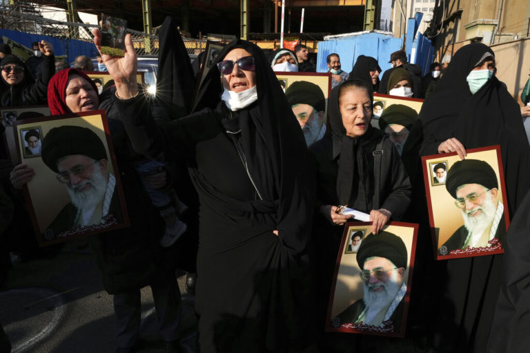 Ιράν: Διαδήλωση έξω από την πρεσβεία της Γαλλίας για τα «προσβλητικά» σκίτσα στο Charlie Hebdo