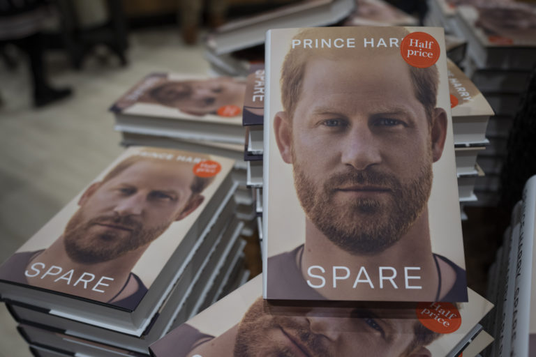 To “Spare” του πρίγκιπα Χάρι πούλησε πάνω από 3,2 εκατ. αντίτυπα την πρώτη εβδομάδα