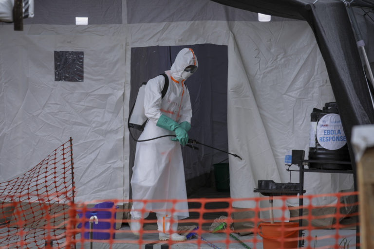 ΗΠΑ: Αίρουν τους περιορισμούς για τους ταξιδιώτες από Ουγκάντα μετά το τέλος της επιδημίας Έμπολα