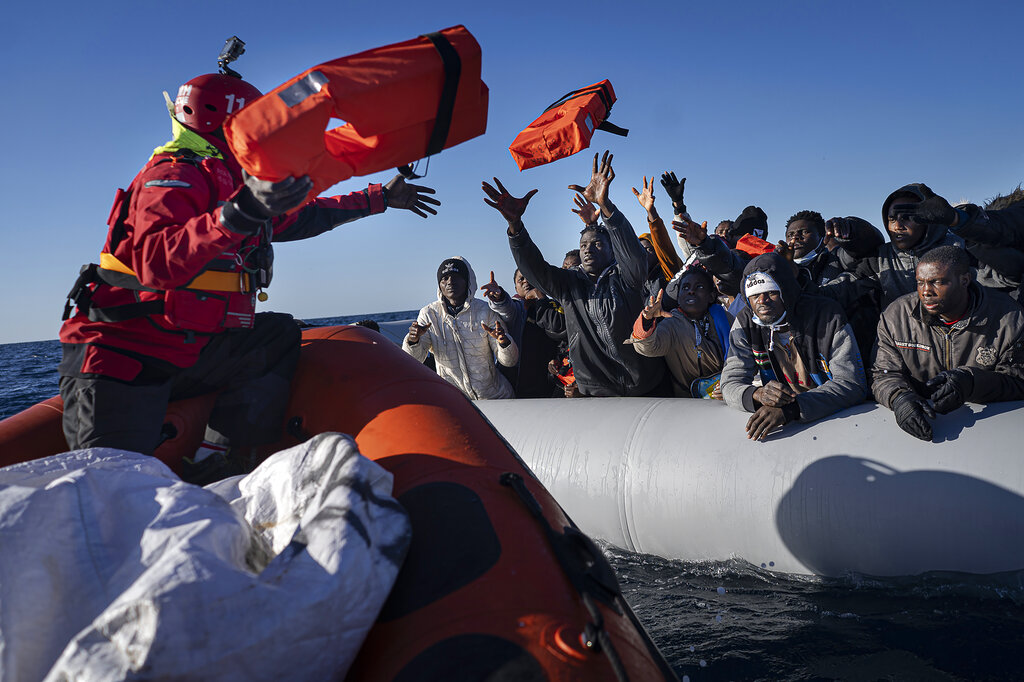 Λιβύη: Πολύνεκρο ναυάγιο σκάφους που μετέφερε μετανάστες