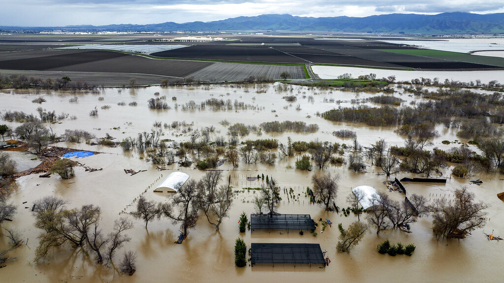 ΗΠΑ: Συνεχίζονται οι βροχές και οι χιονοπτώσεις στην Καλιφόρνια από τον 9ο κατά σειρά ατμοσφαιρικό ποταμό