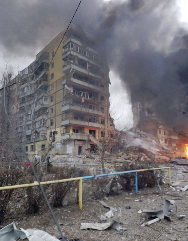 Ουκρανία: Πύραυλος έπληξε πολυκατοικία στο Χάρκοβο – Ένας νεκρός και τρεις τραυματίες