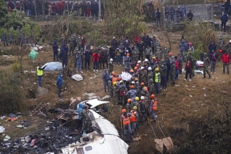 Αεροπορικό δυστύχημα στο Νεπάλ: Επιβάτης κατέγραψε με κινητό τη συντριβή – Σοκαριστικό video