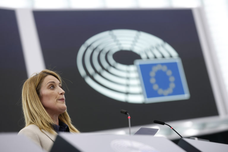 Ευρωπαϊκό Κοινοβούλιο για δημοσίευμα Politico – Ρ. Μέτσολα: Τα δώρα βρίσκονται στη κυριότητα του θεσμικού οργάνου, όχι της Προέδρου