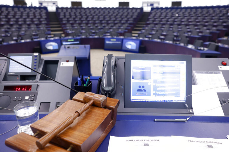 Qatargate: Ο Αντρέα Κοτσολίνο ενώπιον επιτροπής του ΕΚ – Αποποιείται την κοινοβουλευτική του ασυλία