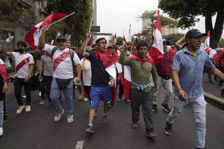 Περού: Μια νεκρή και ένας τραυματίας σε νέες συγκρούσεις διαδηλωτών-αστυνομίας