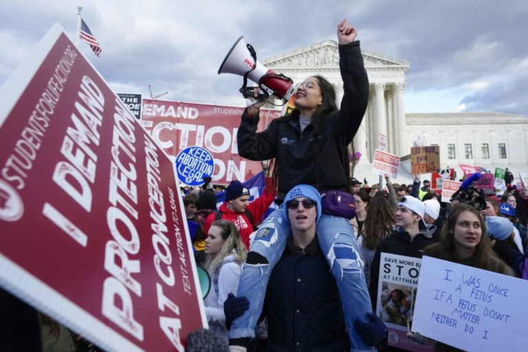 Οι αντίπαλοι του δικαιώματος στην άμβλωση πραγματοποίησαν πορεία στην Ουάσινγκτον