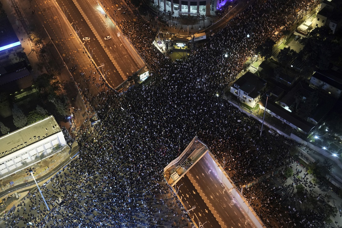 Iσραήλ: 150.000 πολίτες στους δρόμους υπέρ της δημοκρατίας – «Ιστορική» διαδήλωση
