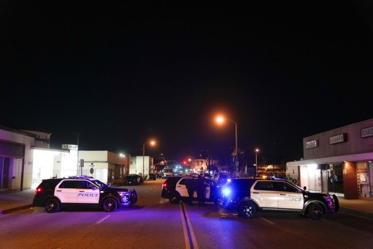 ΗΠΑ: Αστυνομικοί βρήκαν ένα πτώμα μέσα σε λευκό βαν – Πιστεύεται ότι συνδέεται με τον ύποπτο της επίθεσης στο Μόντερεϊ