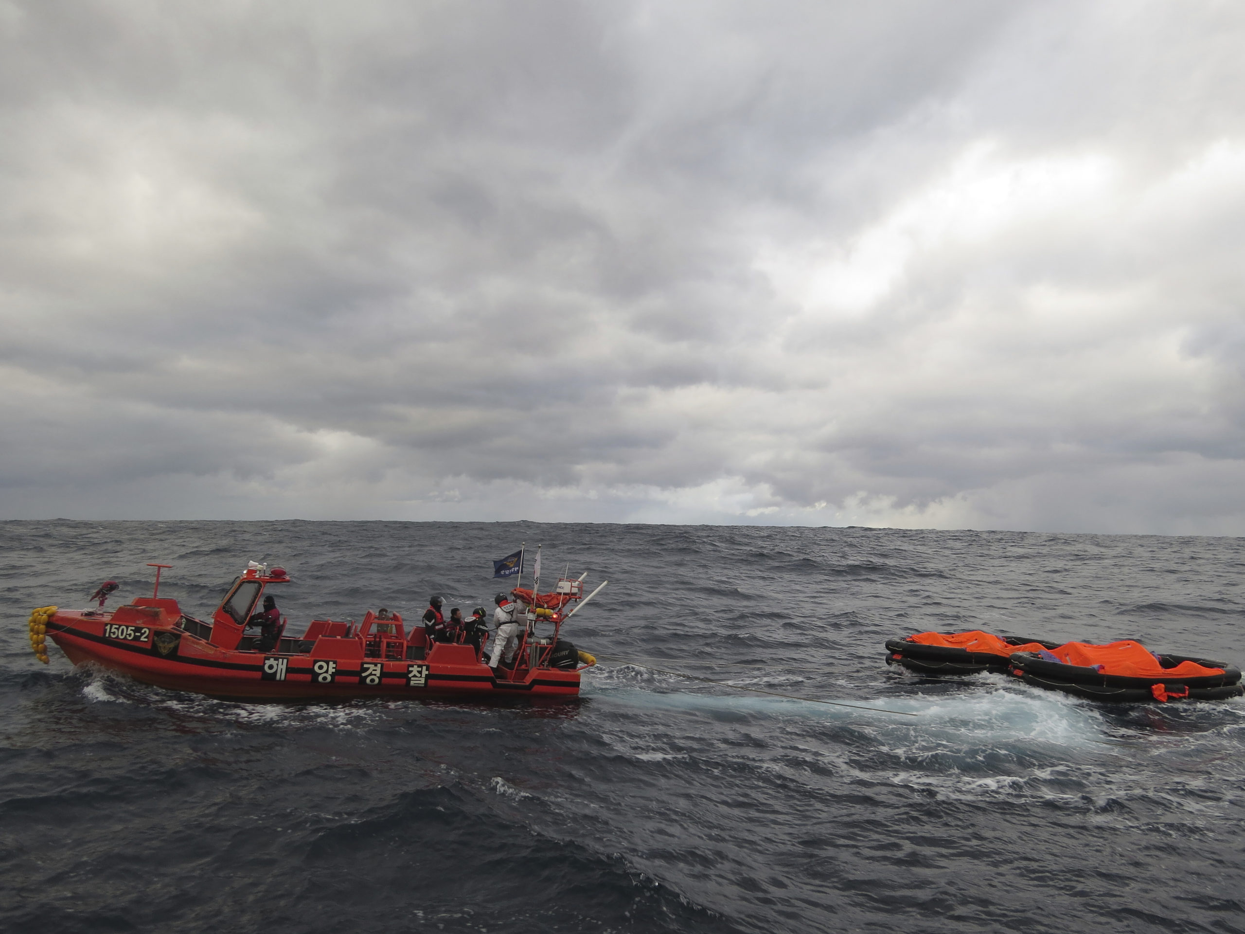 Ιαπωνία: Ναυάγιο φορτηγού πλοίου – Αγνοούνται 18 ναυτικοί, τέσσερις διασώθηκαν