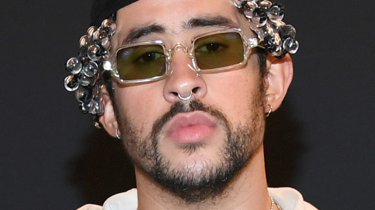 Ο Bad Bunny δεν λυπάται που πέταξε το τηλέφωνο θαυμάστριάς του στο νερό