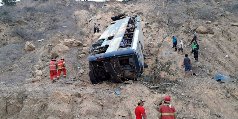 Περού: Τουλάχιστον 25 νεκροί σε δυστύχημα με λεωφορείο