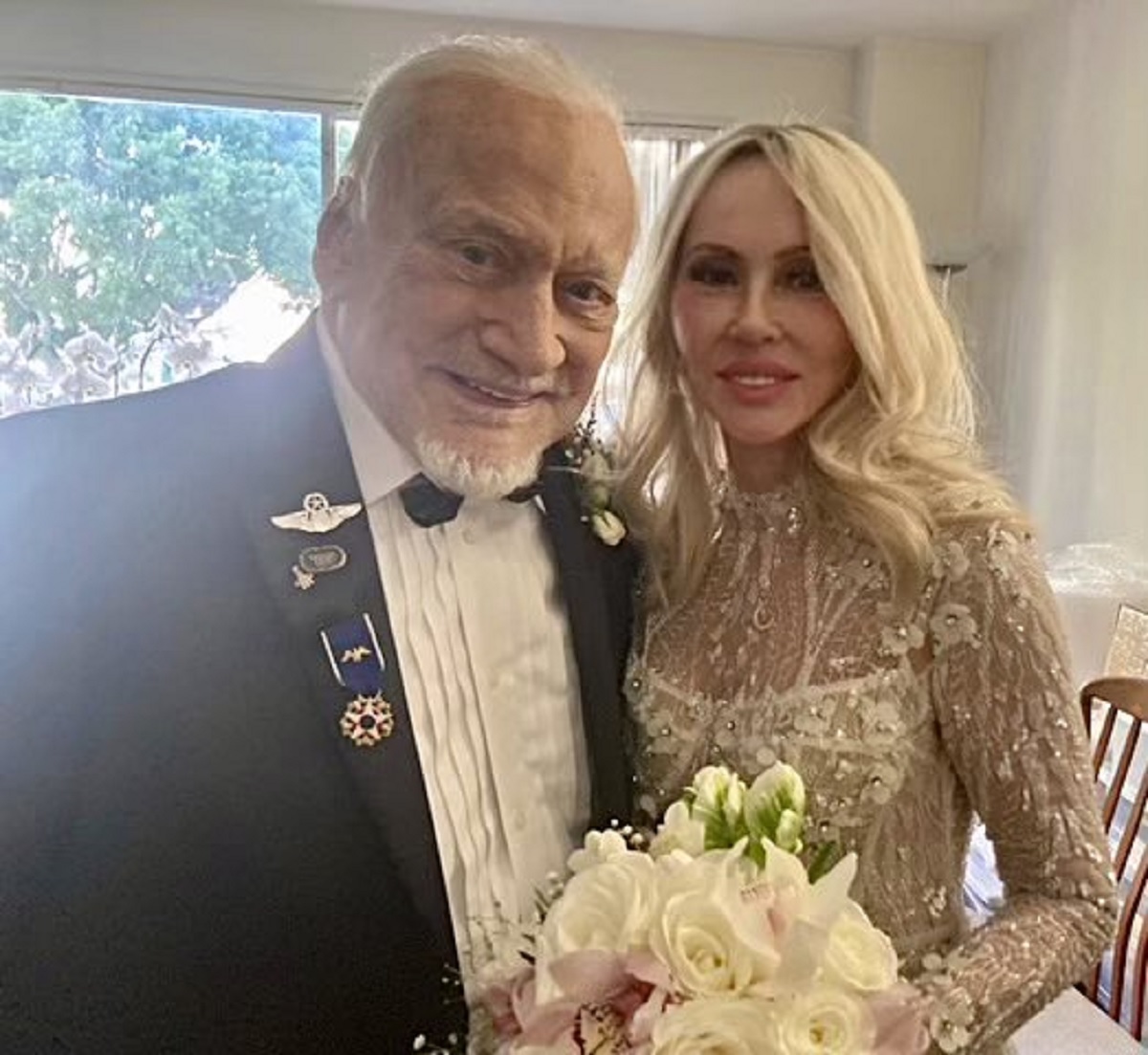 ΗΠΑ: Ο θρυλικός αστροναύτης Μπαζ Όλντριν παντρεύτηκε την επί χρόνια σύντροφό του