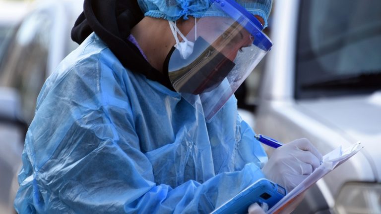 «Θερίζει» η γρίπη: 17 νέα σοβαρά κρούσματα και 3 θάνατοι την τελευταία εβδομάδα – 21 νεκροί από κορονοϊό