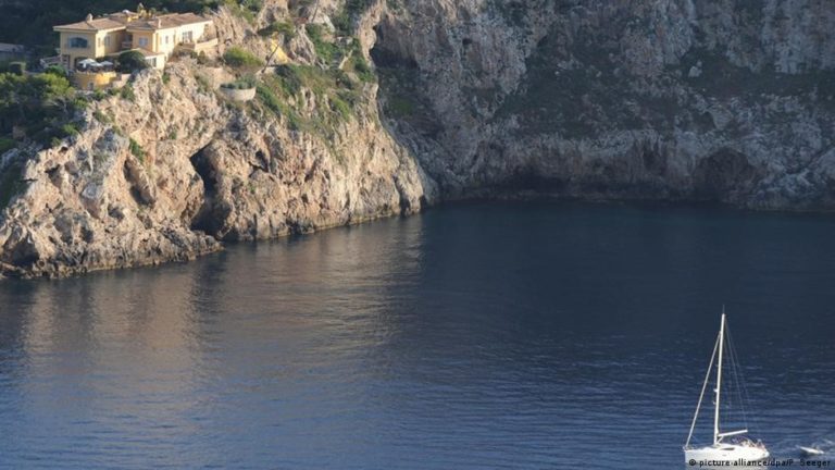 Μαγιόρκα: Φόβος για ανεξέλεγκτο ξεπούλημα των ακινήτων σε ξένους αγοραστές