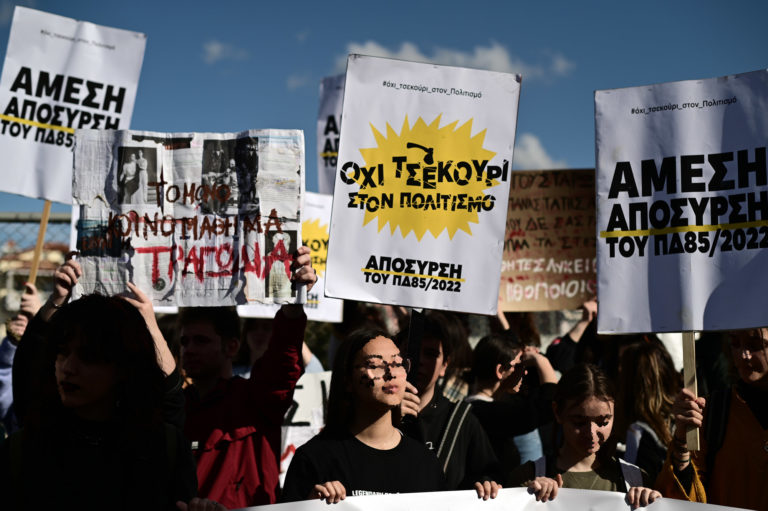 ΣΥΡΙΖΑ-ΠΣ: «Ο κ. Μητσοτάκης παίρνει πίσω το ΠΔ για τους καλλιτέχνες, προδίδοντας τον προεκλογικό πανικό του»