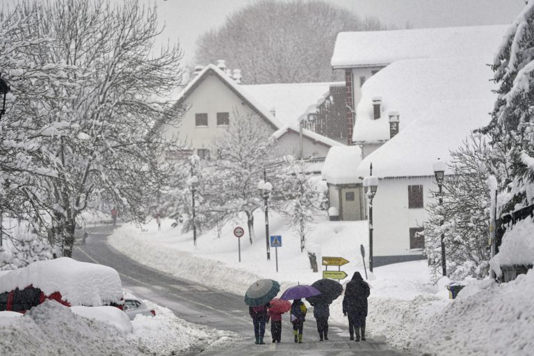 Σε κλοιό χιονιά η Ευρώπη – Καταιγίδες, ισχυροί άνεμοι και σφοδρές χιονοπτώσεις