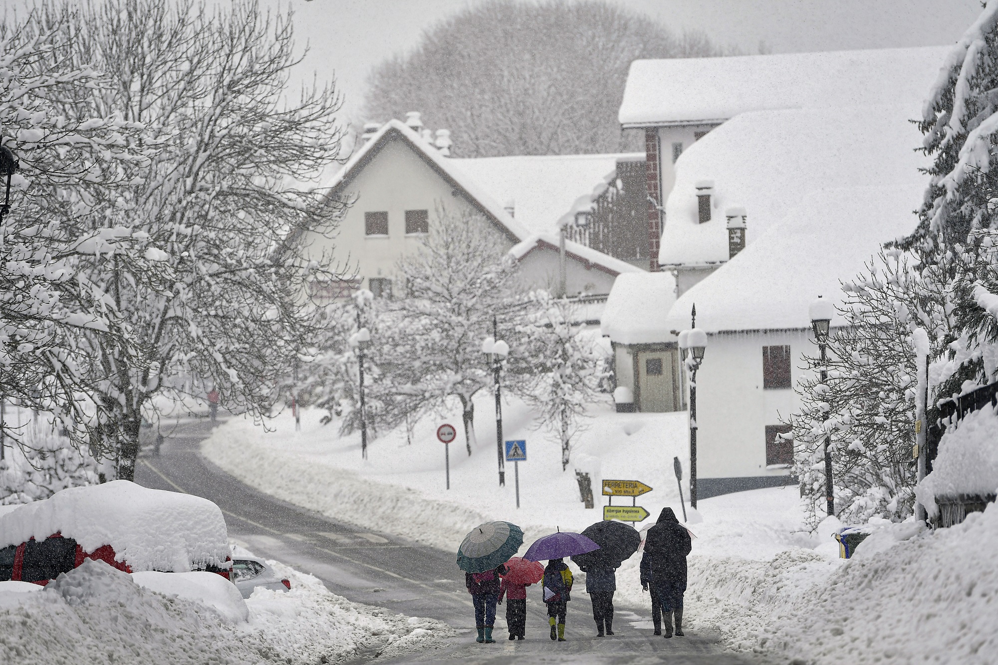 Ευρώπη: Καταιγίδες, ισχυροί άνεμοι και κλειστοί χιονισμένοι δρόμοι