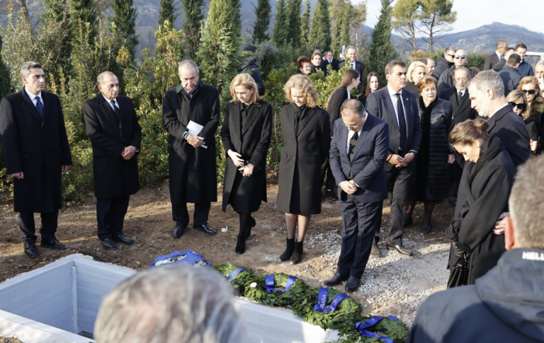 H ανάρτηση της βασιλικής οικογένειας της Ισπανίας για την κηδεία του τέως βασιλιά Κωνσταντίνου