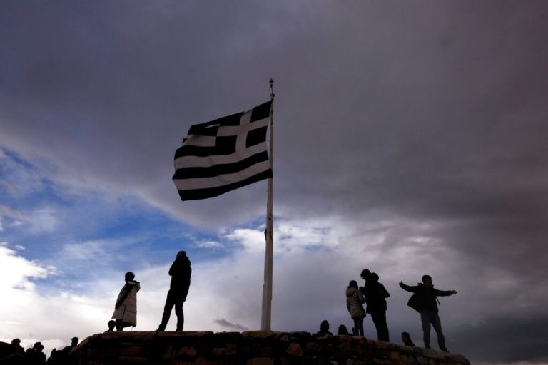 Τα δέκα στοιχήματα για την ελληνική οικονομία το 2023