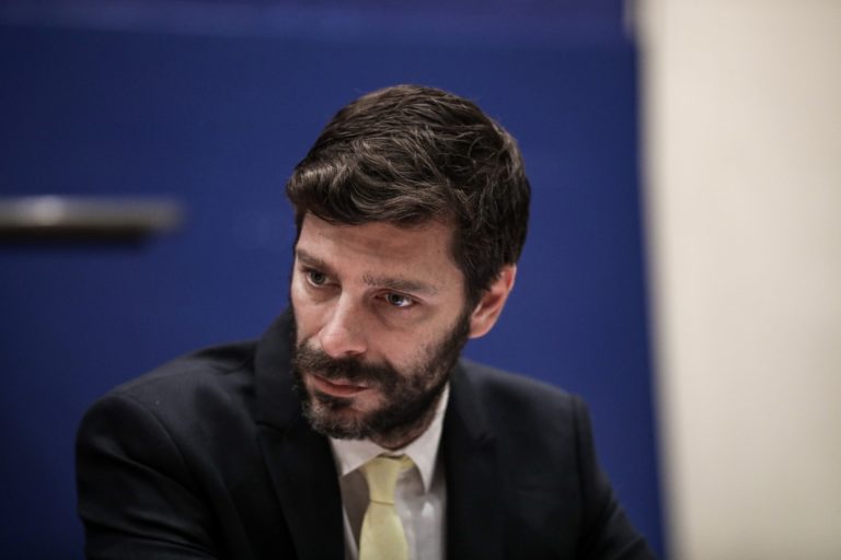 Ν. Γιατρομανωλάκης στο Πρώτο: Το ερώτημα είναι, θέλουμε πανεπιστημιακού επιπέδου σπουδές παραστατικών τεχνών; (audio)