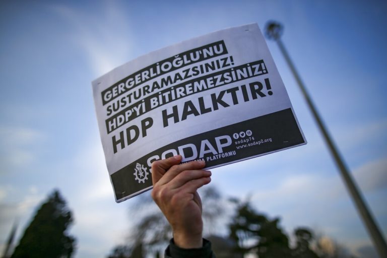 Τουρκία: Το Συνταγματικό Δικαστήριο μπλοκάρει τους τραπεζικούς λογαριασμούς του HDP