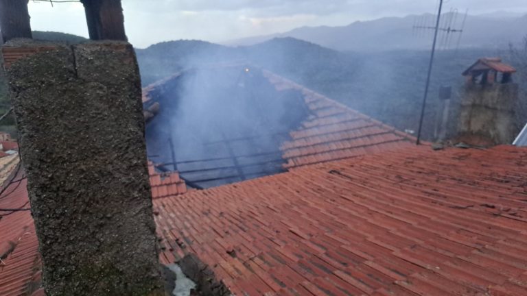 Μεσσηνία: Μονοκατοικία καταστράφηκε ολοσχερώς από πυρκαγιά στον Αετό