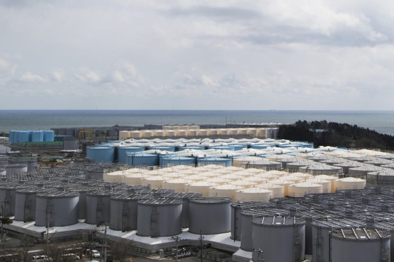 Ιαπωνία: Έκκληση των νησιωτικών χωρών να μην πετάξει ακόμη στη θάλασσα τα μολυσμένα νερά του πυρηνικού εργοστασίου στη Φουκοσίμα