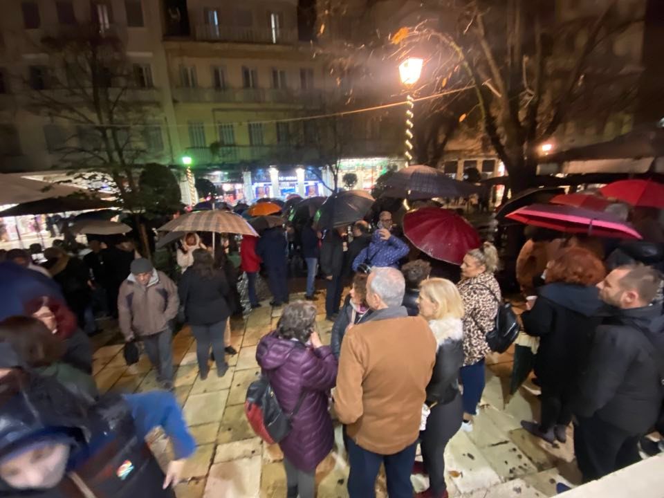 Κέρκυρα: Συγκέντρωση διαμαρτυρίας υπό βροχή για το Nοσοκομείο