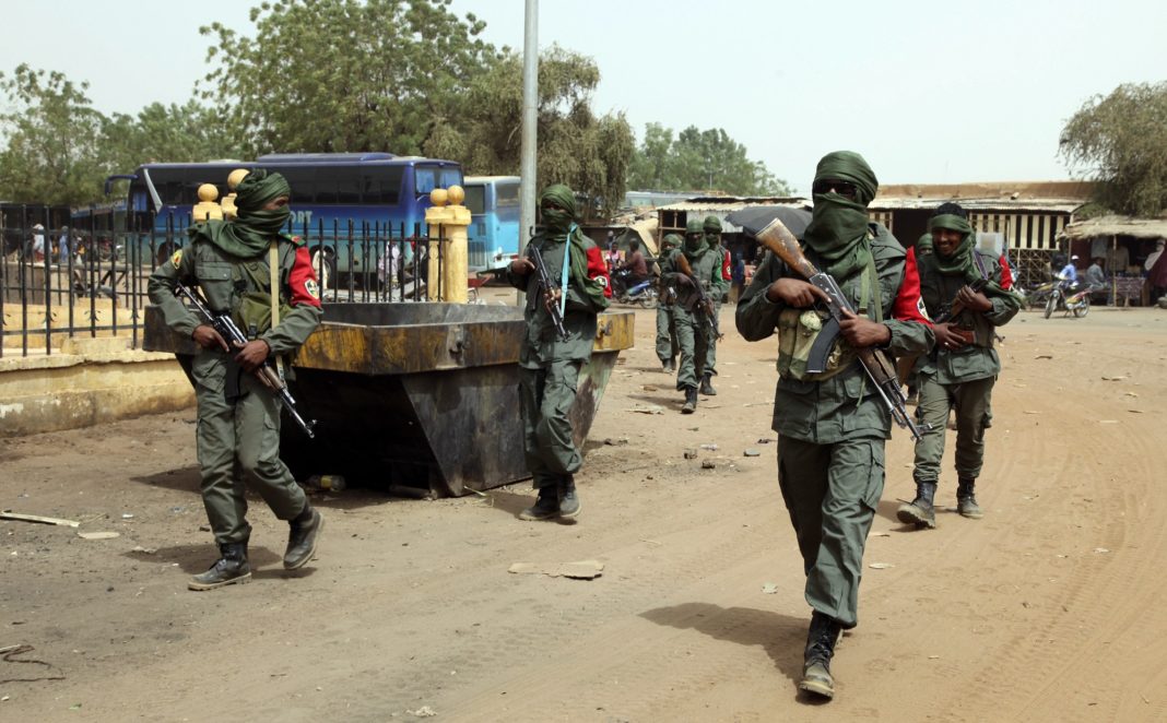 Μάλι: Οργάνωση προσκείμενη στην Αλ Κάιντα ανέλαβε την ευθύνη για τη διπλή αιματηρή επίθεση
