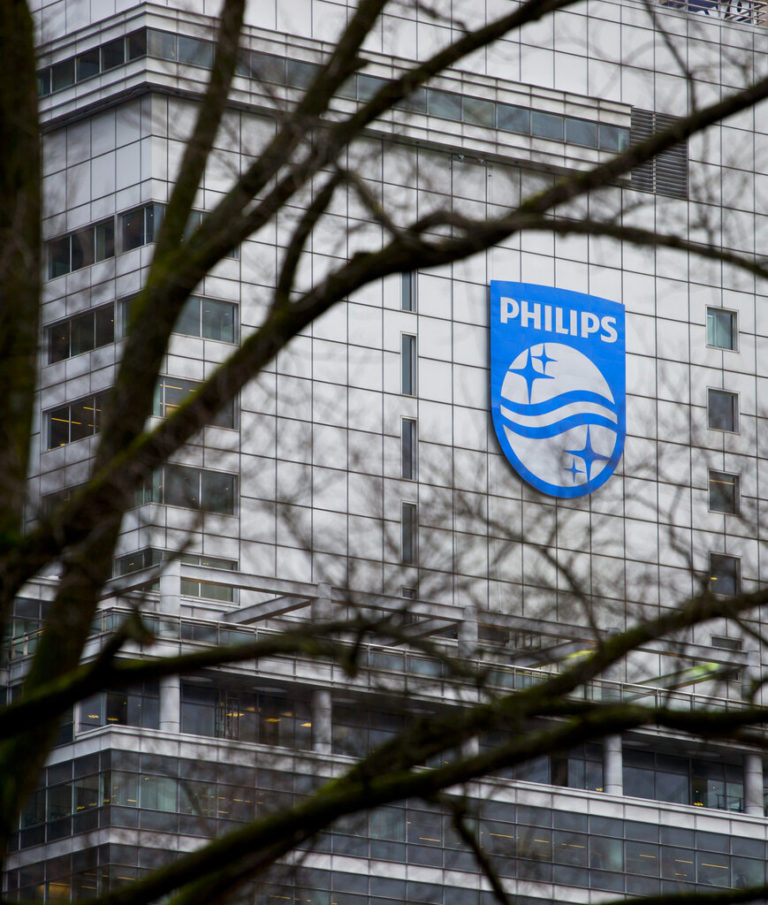 Η Philips κόβει περισσότερες από 1.000 θέσεις εργασίας