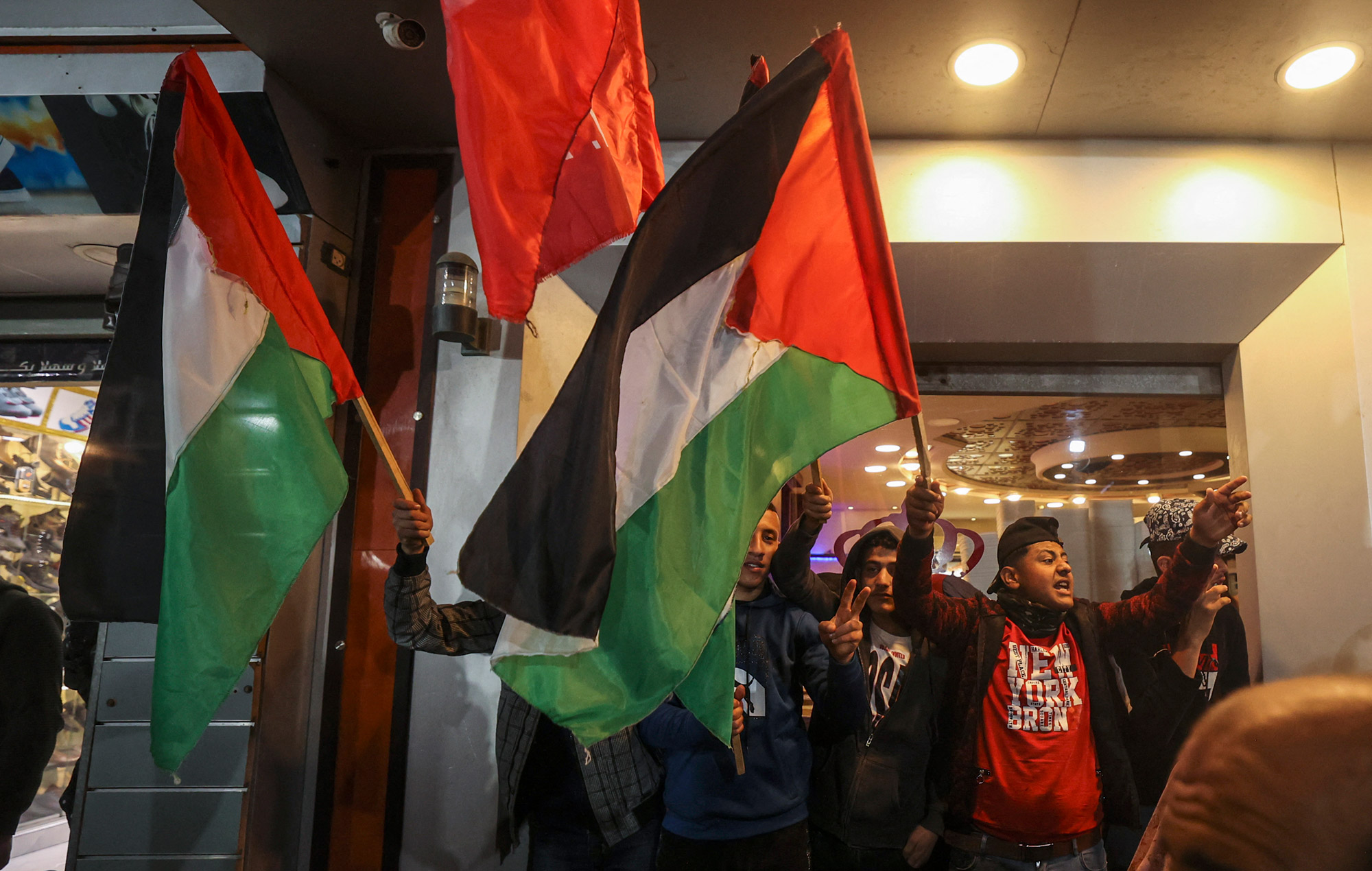 Ο υπουργός Εθνικής Ασφαλείας του Ισραήλ, απαγορεύει να επιδεικνύονται σημαίες της Παλαιστίνης σε δημόσιους χώρους