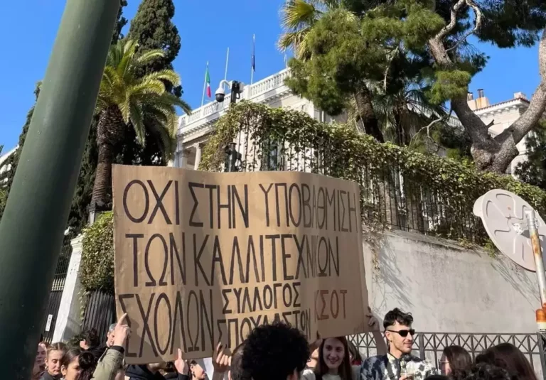 Ν. Γιατρομανωλάκης – Καλλιτέχνες στο Δημόσιο: Δύο συστήματα που ποτέ δεν συνδέθηκαν πίσω από το πρόβλημα