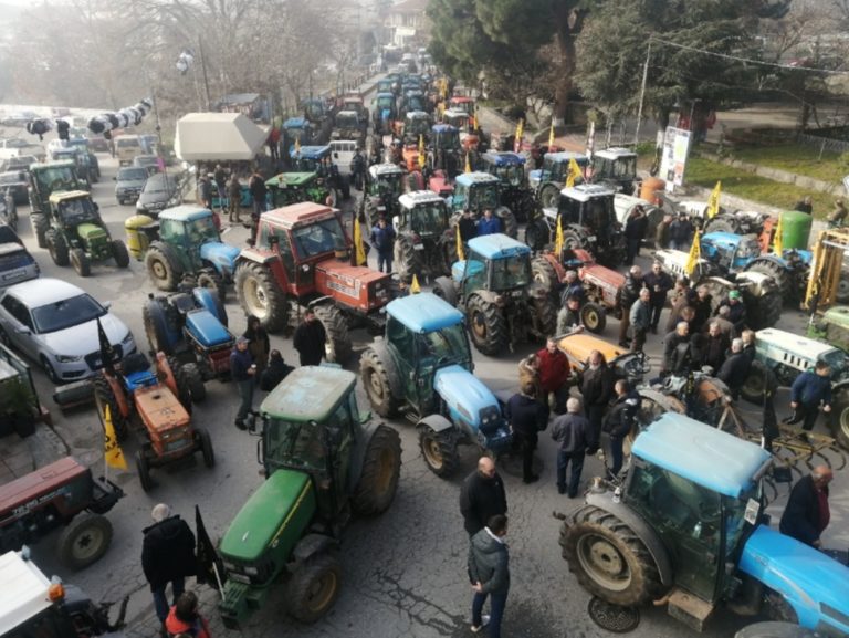 Με μαζική συμμετοχή το συλλαλητήριο στην Αγιά Λάρισας