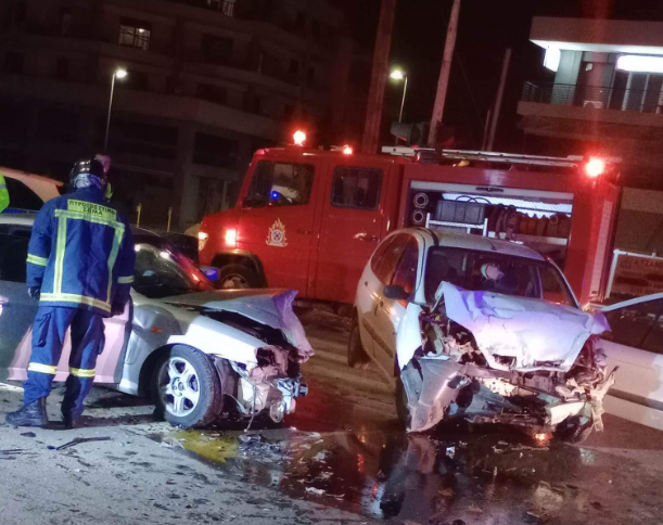 Τρεις τραυματίες σε σφοδρή σύγκρουση αυτοκινήτων στην Περαία Θεσσαλονίκης