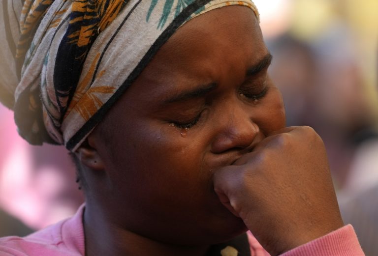 Νότια Αφρική: Σε θρήνο μετέτρεψαν ένοπλοι γενέθλια επέτειο με 8 νεκρούς και 3 τραυματίες