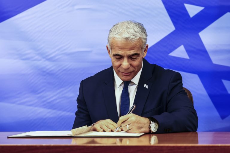 Ν.Υ.Times: Με έγκριση του Yair Lapid οι ΗΠΑ έστειλαν πυρομαχικά στην Ουκρανία από αποθήκη στο Ισραήλ