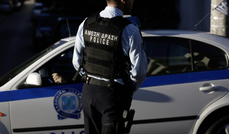 Θεσσαλονίκη: Έσπασαν τη γυάλινη πόρτα καταστήματος και άρπαξαν πάνω από 1000 ευρώ