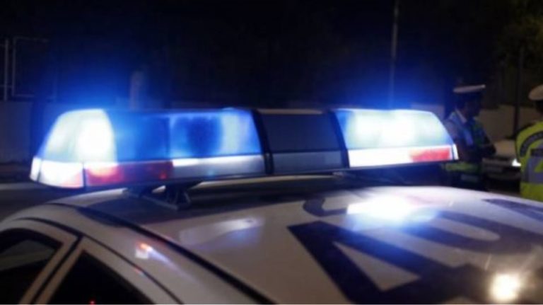 Ανήλικος αλλοδαπός απείλησε με ψεύτικο όπλο αστυνομικούς στο κέντρο της Αθήνας και συνελήφθη