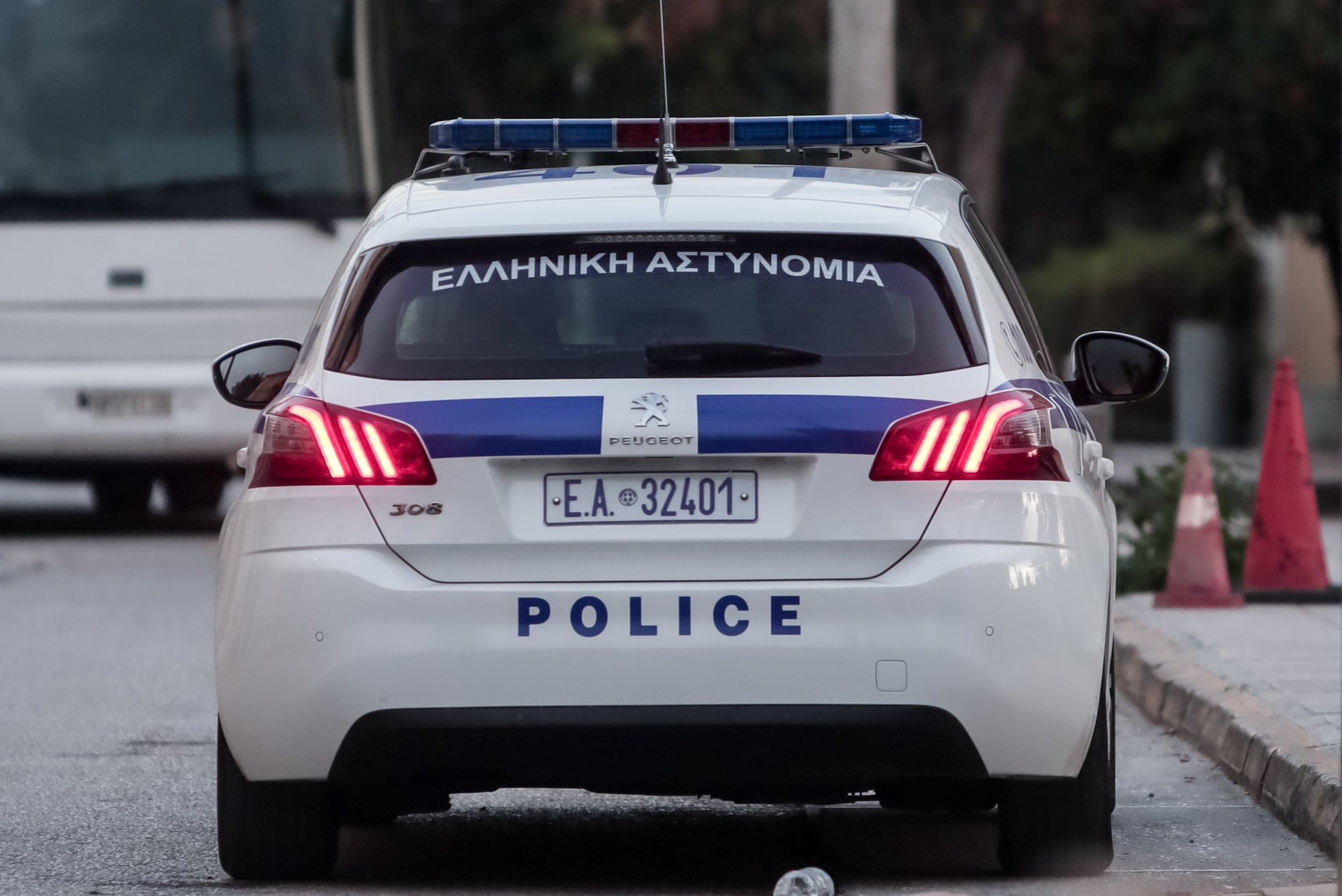 Έγκλημα στη Νίκαια: «Ελάτε σπίτι, σκότωσα τη γυναίκα μου» είπε ο 50χρονος στην Αστυνομία