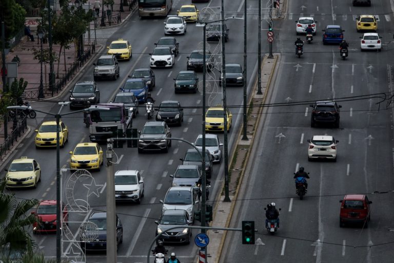 Τέλη κυκλοφορίας: Μόλις το 42% των ιδιοκτητών έxει πληρώσει – Στις 120.000 οι αιτήσεις ψηφιακής ακινησίας οχημάτων