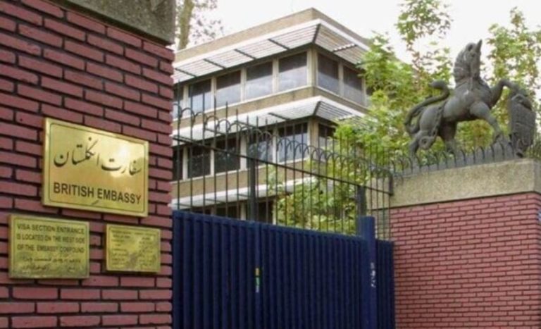 Hνωμένο Βασίλειο: Το Λονδίνο αποσύρει τον Βρετανό πρεσβευτή στο Ιράν